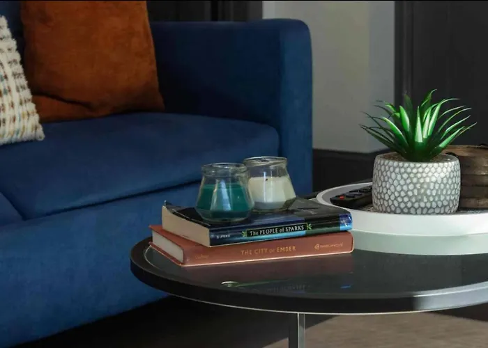 Urban 1br Downtown-close Apartment *
