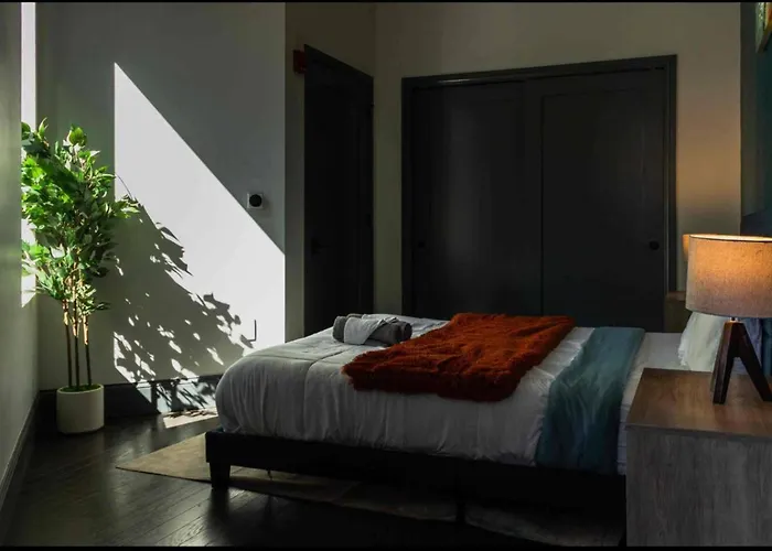 Urban 1br Downtown-close Apartment *
